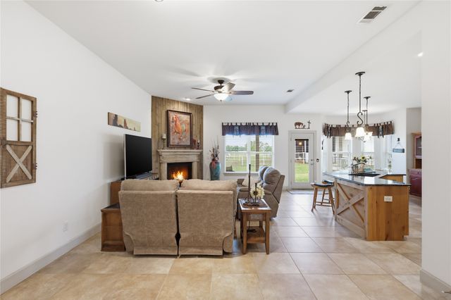 198 County Road 1262, Whitesboro, TX 76273