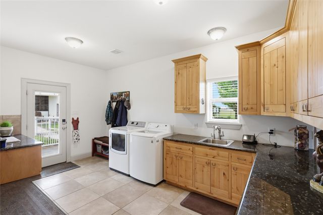 198 County Road 1262, Whitesboro, TX 76273