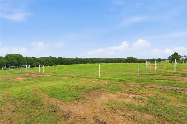 198 County Road 1262, Whitesboro, TX 76273