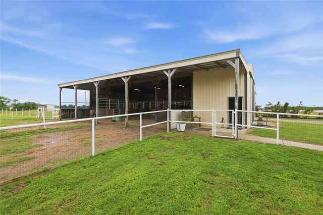 198 County Road 1262, Whitesboro, TX 76273