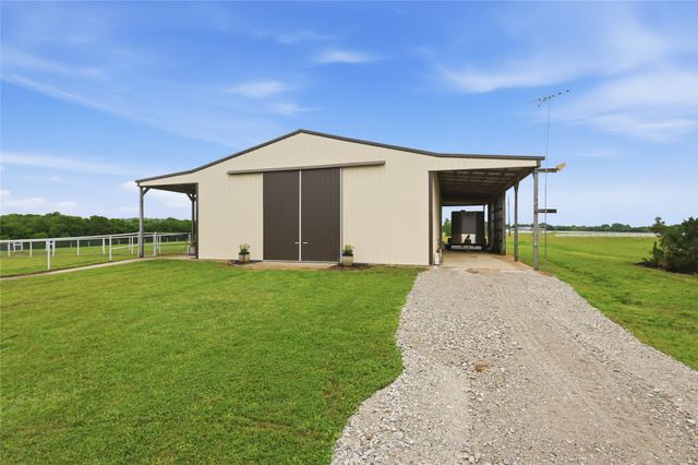 198 County Road 1262, Whitesboro, TX 76273