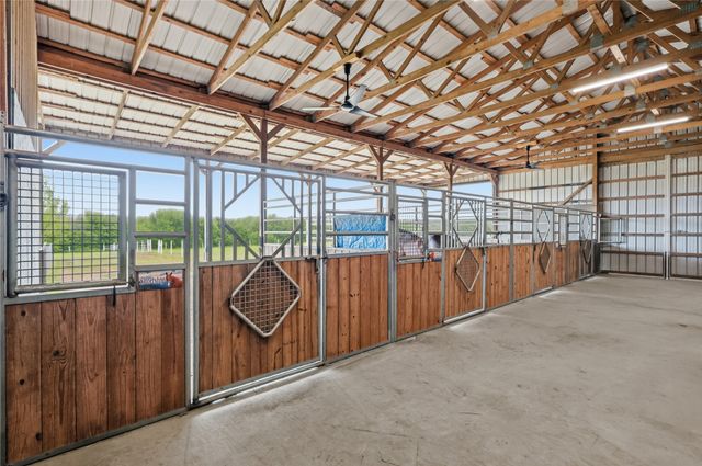 198 County Road 1262, Whitesboro, TX 76273