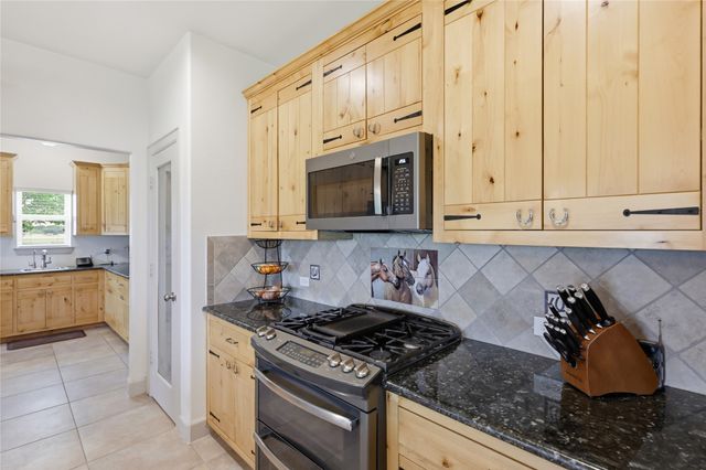 198 County Road 1262, Whitesboro, TX 76273