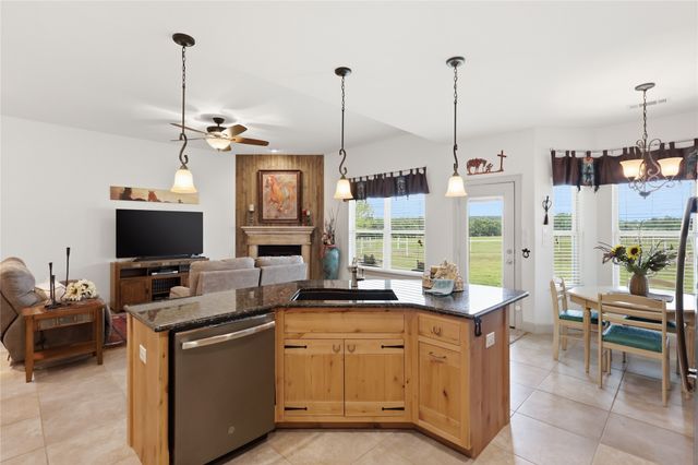 198 County Road 1262, Whitesboro, TX 76273