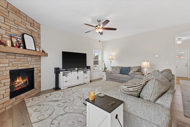 1377 Scotsland LANE, Oconomowoc, WI 53066