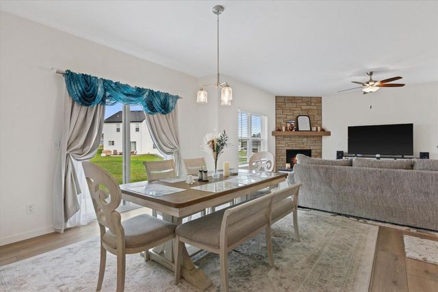 1377 Scotsland LANE, Oconomowoc, WI 53066