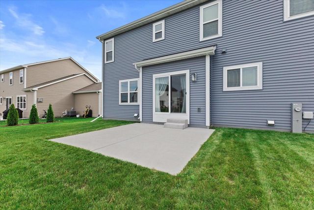 1377 Scotsland LANE, Oconomowoc, WI 53066