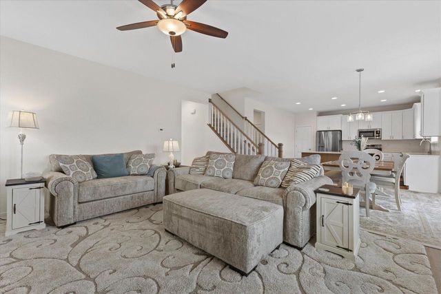 1377 Scotsland LANE, Oconomowoc, WI 53066