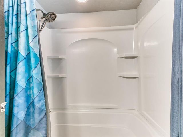 609 N Centennial Way, Mustang, OK 73064