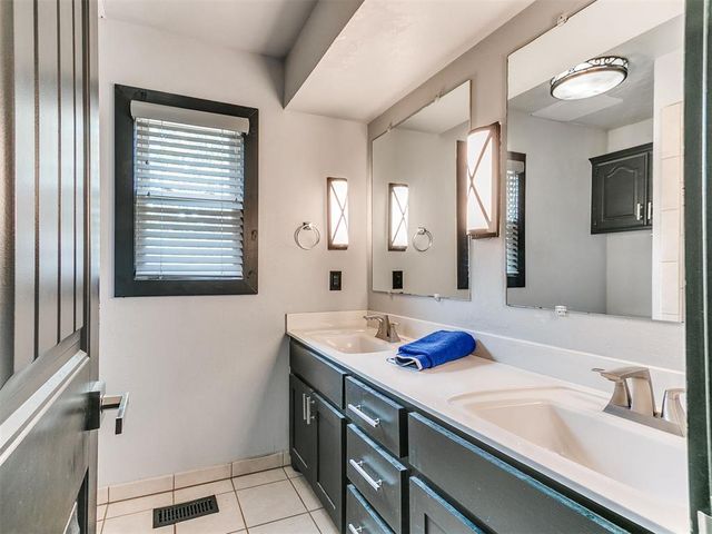 609 N Centennial Way, Mustang, OK 73064