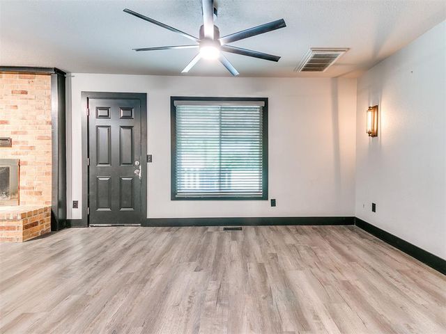 609 N Centennial Way, Mustang, OK 73064