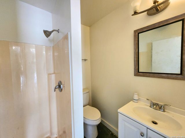 207 OAKLANE ST, Canyon Lake, TX 78133