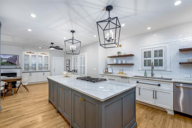 446 16TH AVENUE NE, St Petersburg, FL 33704