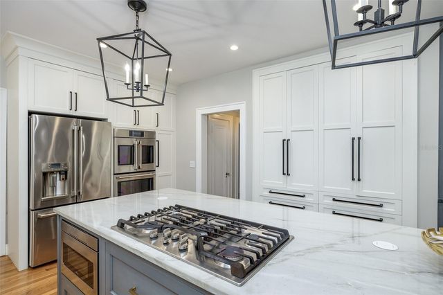 446 16TH AVENUE NE, St Petersburg, FL 33704