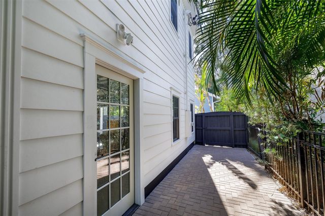 446 16TH AVENUE NE, St Petersburg, FL 33704