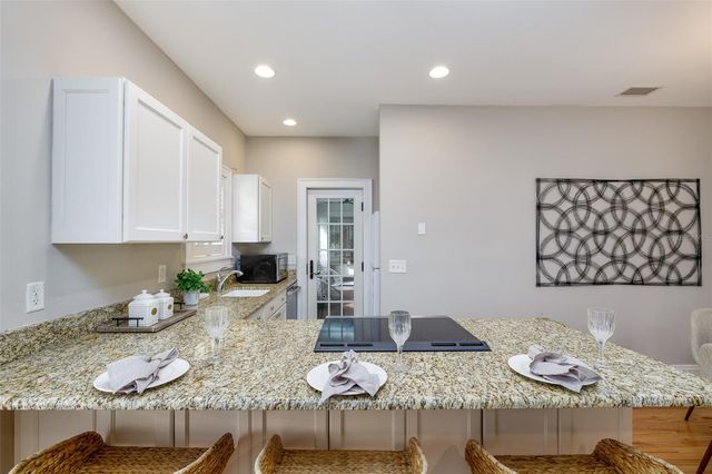 446 16TH AVENUE NE, St Petersburg, FL 33704