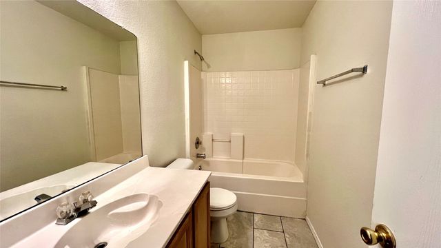 651 Bluechalk Drive, Cedar Hill, TX 75104