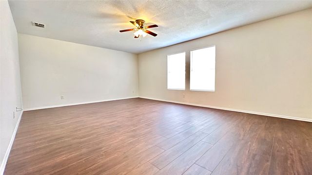 651 Bluechalk Drive, Cedar Hill, TX 75104