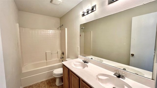 651 Bluechalk Drive, Cedar Hill, TX 75104