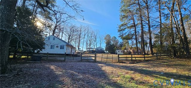 8100 Rural Point Rd, Mechanicsville, VA 23116