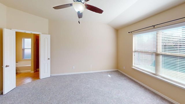 4524 Lakeside Hollow Street, Fort Worth, TX 76262