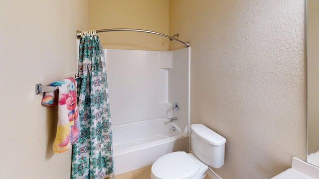 4524 Lakeside Hollow Street, Fort Worth, TX 76262