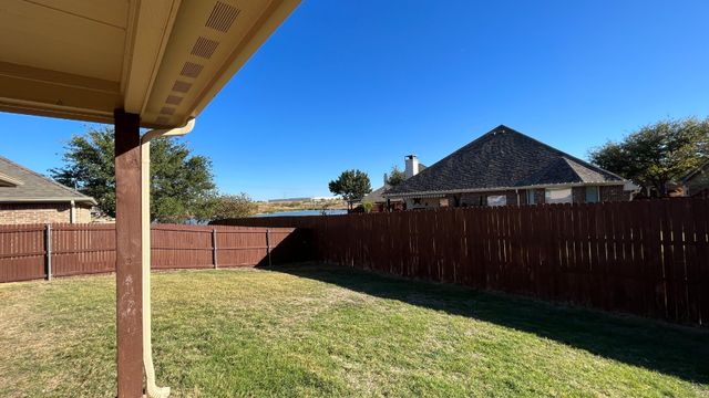 4524 Lakeside Hollow Street, Fort Worth, TX 76262
