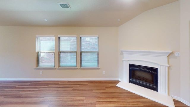 4524 Lakeside Hollow Street, Fort Worth, TX 76262