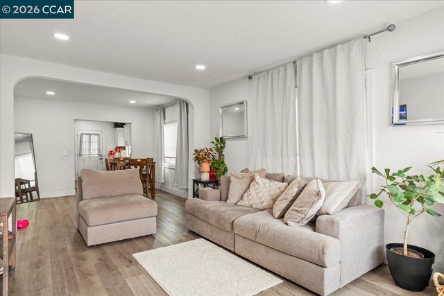 9903 Olive St, Oakland, CA 94603