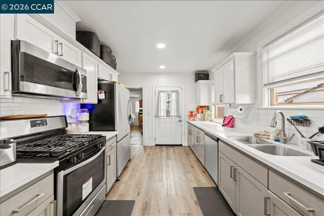 9903 Olive St, Oakland, CA 94603