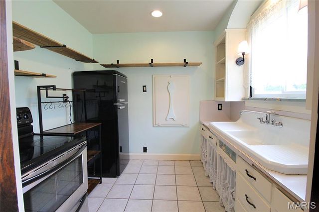 1800 E B Street, Belleville, IL 62221