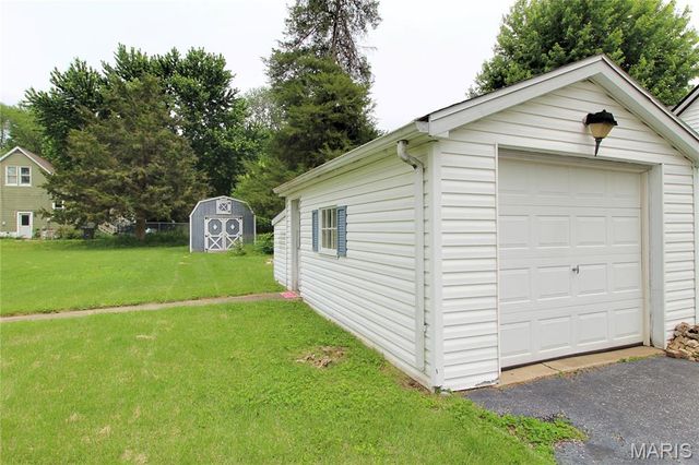 1800 E B Street, Belleville, IL 62221