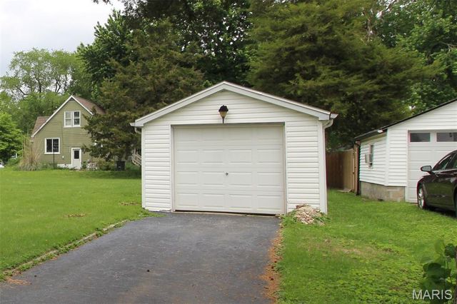 1800 E B Street, Belleville, IL 62221