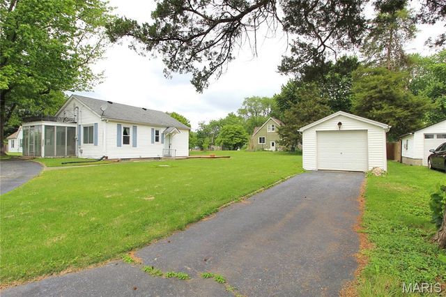 1800 E B Street, Belleville, IL 62221