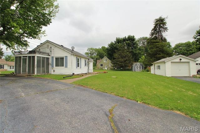 1800 E B Street, Belleville, IL 62221