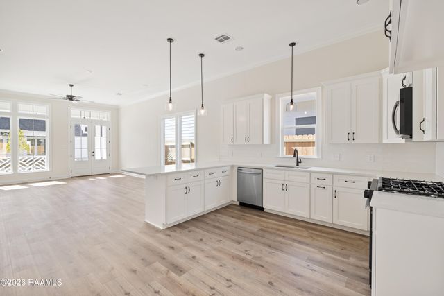 240 Jagged Grove Lane, Youngsville, LA 70592