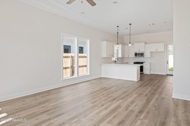 240 Jagged Grove Lane, Youngsville, LA 70592