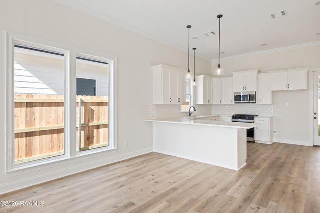 240 Jagged Grove Lane, Youngsville, LA 70592