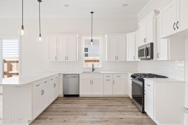 240 Jagged Grove Lane, Youngsville, LA 70592