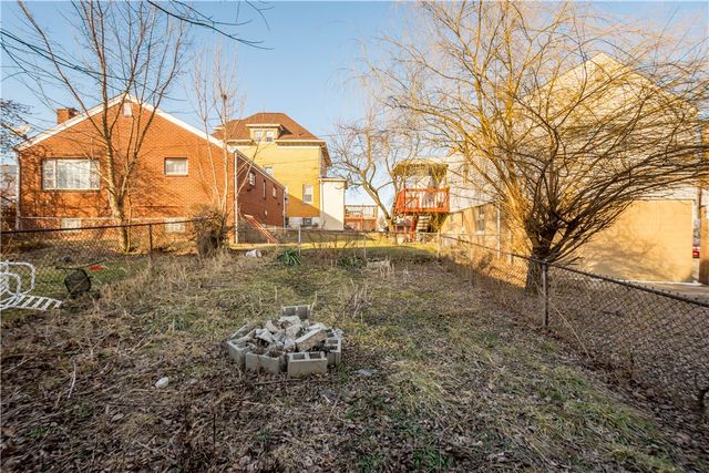 122 Margaret St, Mt Oliver, PA 15210