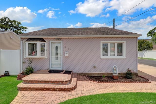 3104 Royal Avenue, Oceanside, NY 11572