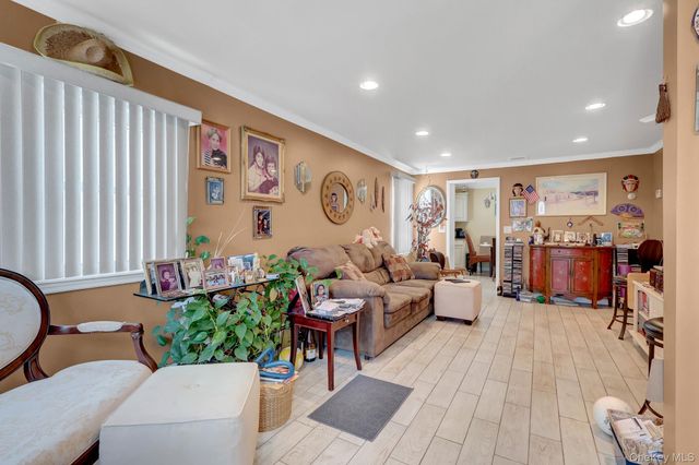 3104 Royal Avenue, Oceanside, NY 11572