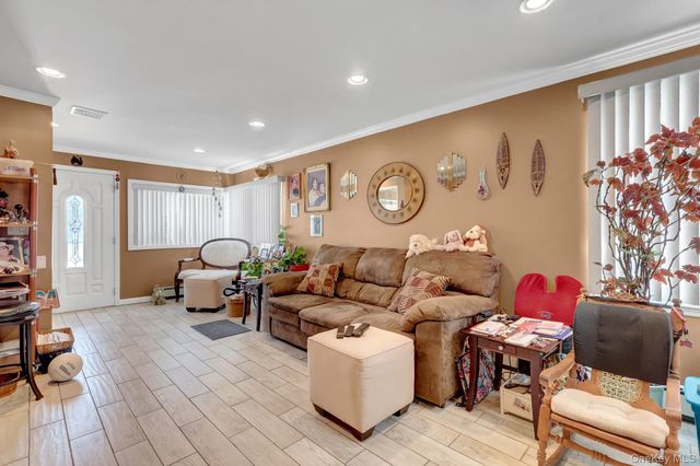 3104 Royal Avenue, Oceanside, NY 11572