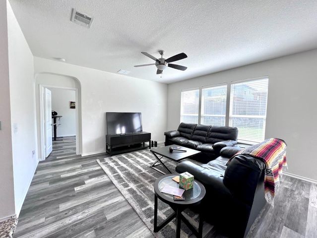7900 W Crystalbrook, Austin, TX 78724