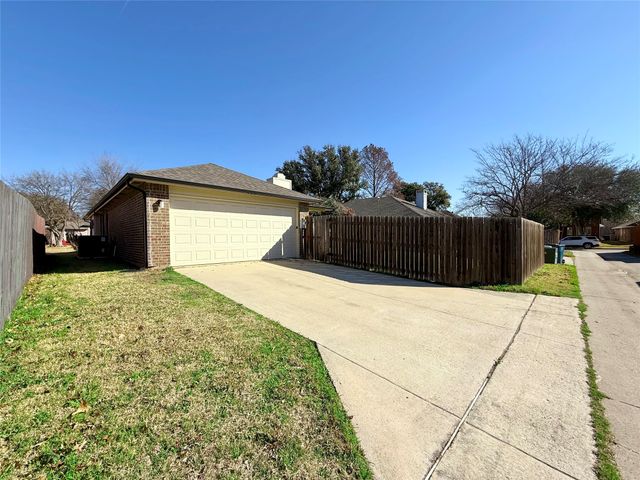 980 Mauve Drive, Lewisville, TX 75067