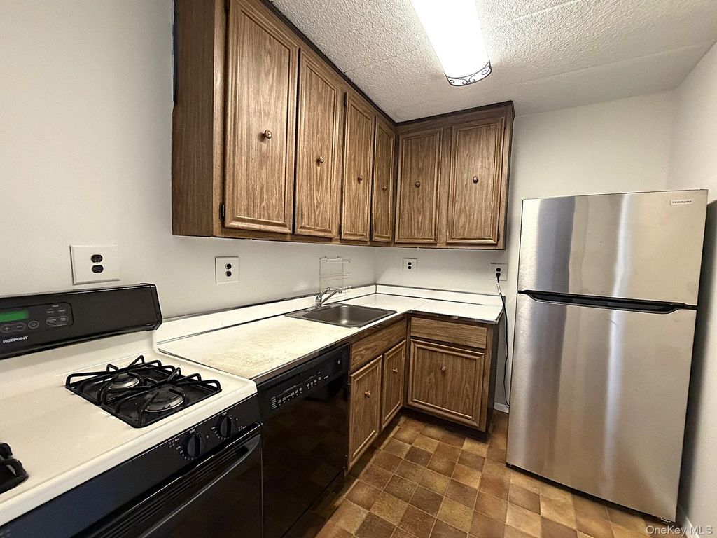 1085 Warburton Avenue 307, Yonkers, NY 10701 — photo 4