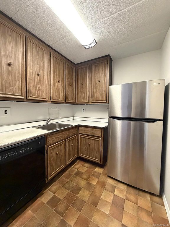 1085 Warburton Avenue 307, Yonkers, NY 10701 — photo 5
