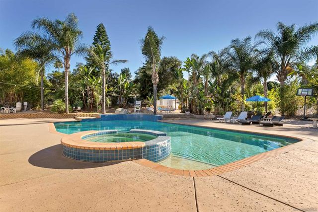 886 Singing Trails Drive, El Cajon, CA 92019