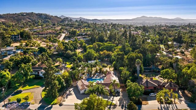 886 Singing Trails Drive, El Cajon, CA 92019