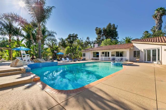 886 Singing Trails Drive, El Cajon, CA 92019